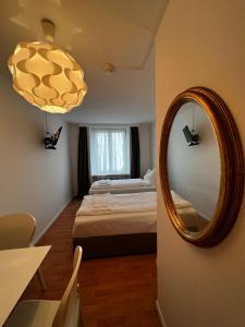 Postel nebo postele na pokoji v ubytování smartroom Rössli Hunzenschwil
