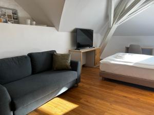 Postel nebo postele na pokoji v ubytování smartroom Rössli Hunzenschwil