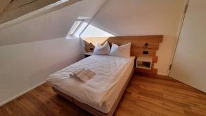 Postel nebo postele na pokoji v ubytování smartroom Rössli Hunzenschwil