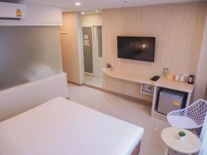 TV a/nebo společenská místnost v ubytování Malee Hotel