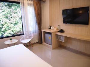 TV a/nebo společenská místnost v ubytování Malee Hotel
