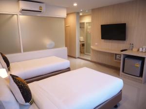 TV a/nebo společenská místnost v ubytování Malee Hotel