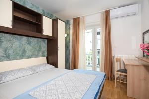 Ένα ή περισσότερα κρεβάτια σε δωμάτιο στο Apartment & rooms Ivica