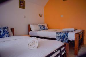 Letto o letti in una camera di Camp Mahon Gardens