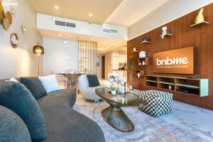 Lobbyn eller receptionsområdet på bnbmehomes - Luxury 2B Apt - Al Habtoor - Amna Tower - 4405