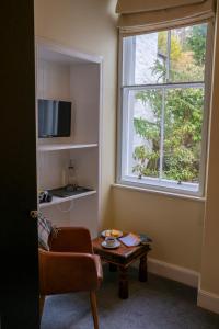 A television and/or entertainment centre at Queensberry House B&B