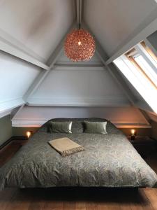 Łóżko lub łóżka w pokoju w obiekcie Huisje Harderwijk