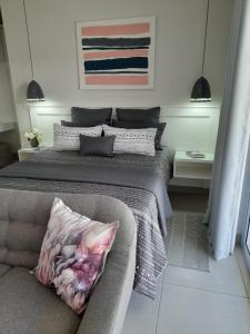 a bedroom with a large bed and a couch at Kent Manor Guest Suites in Johannesburg