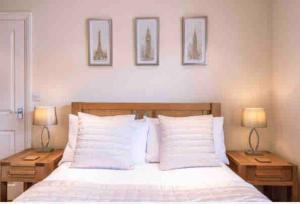 Cama o camas de una habitación en Cosy Central Cottage in Harrogate