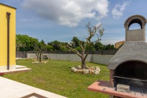 Zahrada ubytování Modern villa Eve in Medulin with pool near the beach