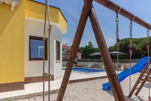 Herní místnost nebo prostor pro děti v ubytování Modern villa Eve in Medulin with pool near the beach