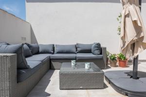 Posedenie v ubytovaní Jinetes Penthouse in Malaga by Solaga Holiday Homes