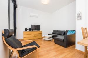 Posedenie v ubytovaní Jinetes Penthouse in Malaga by Solaga Holiday Homes