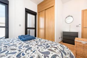 Posteľ alebo postele v izbe v ubytovaní Jinetes Penthouse in Malaga by Solaga Holiday Homes