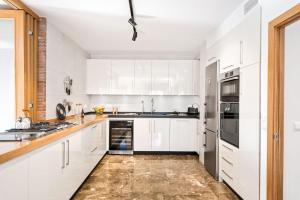 Kuchyňa alebo kuchynka v ubytovaní Mary Apartment in Malaga by Solaga Holiday Homes