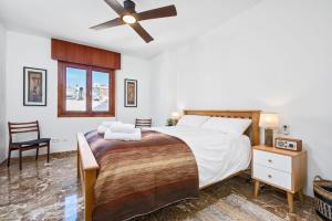 Posteľ alebo postele v izbe v ubytovaní Mary Apartment in Malaga by Solaga Holiday Homes