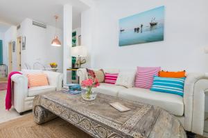 Część wypoczynkowa w obiekcie Noemi Playa Beach House in Malaga by Solaga Holiday Homes