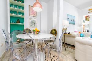 Część wypoczynkowa w obiekcie Noemi Playa Beach House in Malaga by Solaga Holiday Homes
