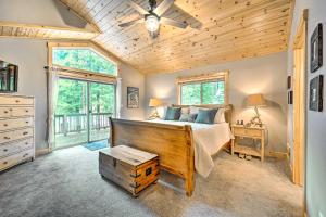 Foto dalla galleria di Luxe Truckee Cabin with Golf Course View and Deck a Truckee