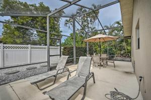 Μπαλκόνι ή βεράντα στο Marco Island Retreat with Pool about 1 Mi to Beach