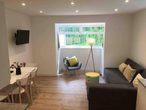 Bright and spacious annex near Lymington with private garden 휴식 공간