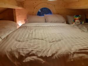Ein Bett oder Betten in einem Zimmer der Unterkunft Springbank Cabin
