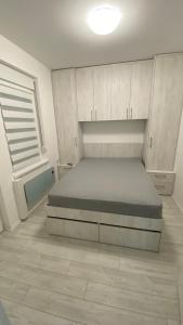 En eller flere senge i et værelse på Apartman Petra