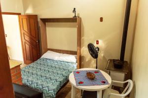 Cama o camas de una habitación en Chale c piscina e churrasqueira em Sao Leopoldo-RS