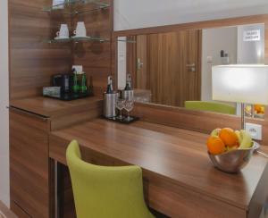 Kuchnia lub aneks kuchenny w obiekcie Holiday Home Aparthotel z balkonem przy plaży