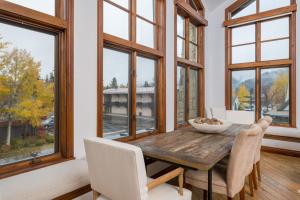 Gallery image of Colonnade Residence 11 in Ketchum +16 photos