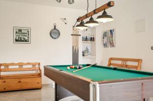 Biliár nebo kulečník v ubytování Luxury Villa Ivy