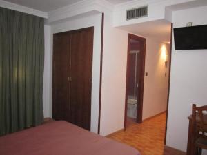 Postel nebo postele na pokoji v ubytování Hotel Elena María