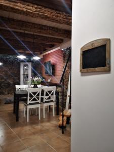 TV a/nebo společenská místnost v ubytování Dráchovský apartmán a vejminek