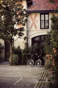 a bicycle is parked in front of a house at Yndo Hôtel in Bordeaux