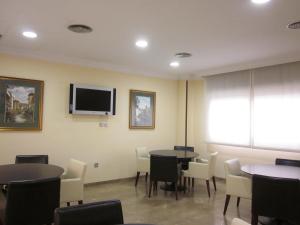 TV a/nebo společenská místnost v ubytování Hotel Elena María