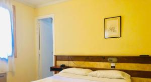 Cama ou camas em um quarto em Palace Hotel Mendoza
