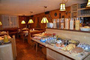 a restaurant with a lot of food on a counter at Garni Ossi in Santa Cristina in Val Gardena