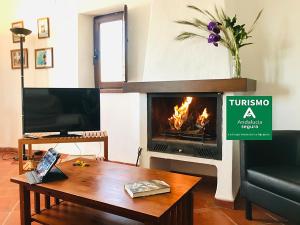 Una televisión o centro de entretenimiento en La Oveja Verde de la Alpujarra