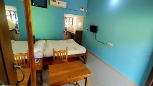 TV a/nebo společenská místnost v ubytování Shrushthee Guest House