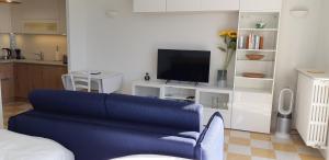 Η κουζίνα ή μικρή κουζίνα στο Neptune 5, top floor studio, sea view +36 φωτογραφίες