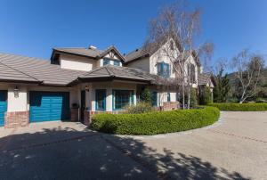 a house with a blue garage and a driveway at Castlegate Guest Apartment in Vista