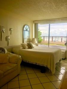 Gallery image of Ocean Waves - Ocean Front at Symphony Beach Club! in Ormond Beach