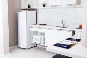 Кухня или мини-кухня в Ilhasul Hotel Residencia
