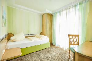 Postel nebo postele na pokoji v ubytování Flair Hotel Zum Schwarzen Reiter