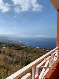 - un balcon offrant une vue sur l'océan dans l'établissement Vivienda vacacional Las Cañas, à Santa Úrsula