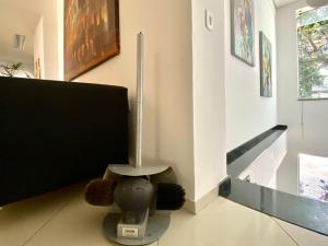 TV a/nebo společenská místnost v ubytování Hotel Skalla - MELHOR CUSTO BENEFICIO