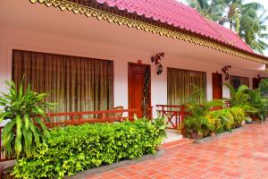 a house with a red roof at Reaksmey Meanrith Guesthouse and Residence in Sihanoukville