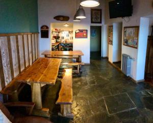 Kuchyň nebo kuchyňský kout v ubytování Bariloche Hostel