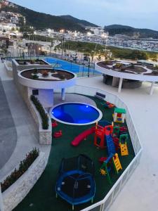 a playground on the roof of a building at Praia dos Anjos Residence Clube - O melhor de Arraial do Cabo in Arraial do Cabo