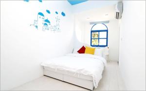 Łóżko lub łóżka w pokoju w obiekcie Chiaohsi Mediterranean Spa B&B